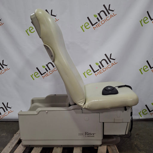 Midmark Midmark 223 Hi-Lo Power Barrier Free Procedure Exam Table Exam Chairs / Tables reLink Online