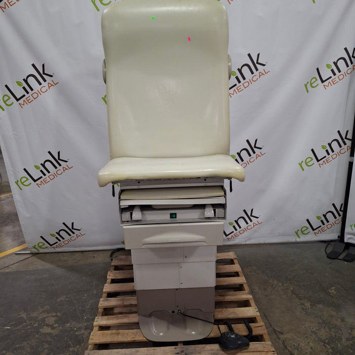 Midmark 223 Hi-Lo Power Barrier Free Procedure Exam Table