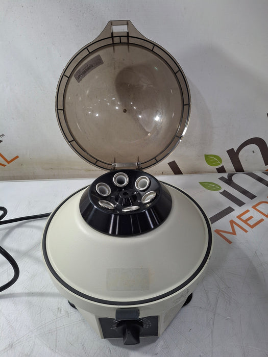 Clay Adams Compact 2 centrifuge