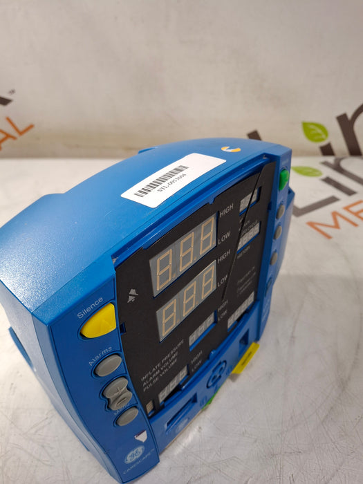 GE Healthcare Dinamap V100 - NIBP, SpO2, Temp Vital Signs Monitor