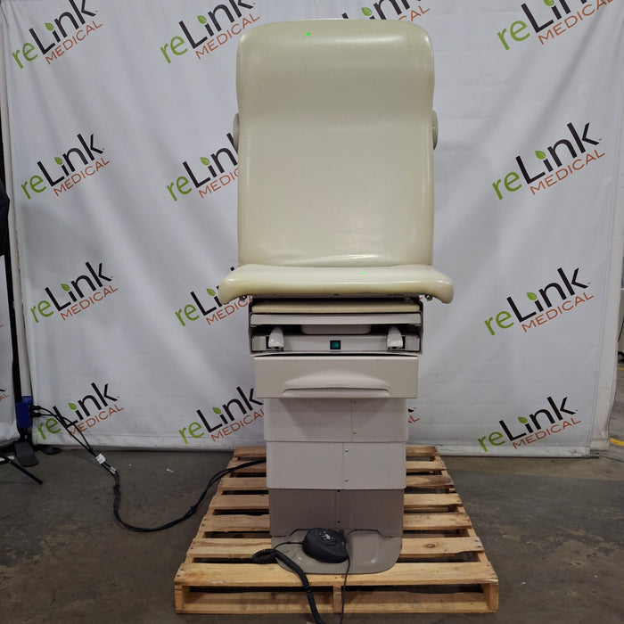 Midmark 223 Hi-Lo Power Barrier Free Procedure Exam Table