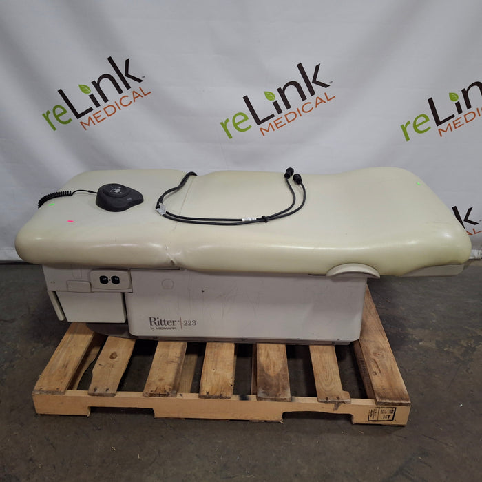 Midmark 223 Hi-Lo Power Barrier Free Procedure Exam Table