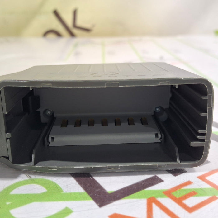 Thoratec 2865 HeartMate 14V Battery Clip