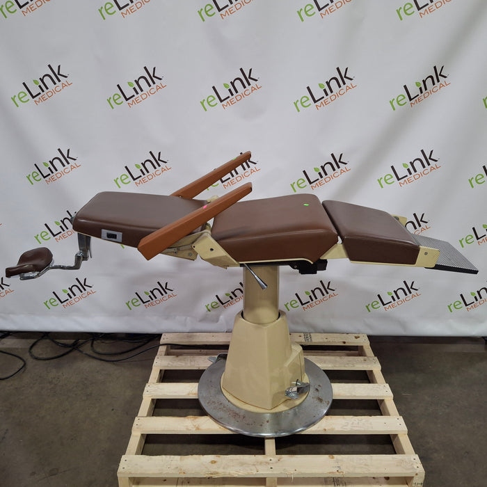 Reliance Medical Products, Inc. 880 Exam Chair