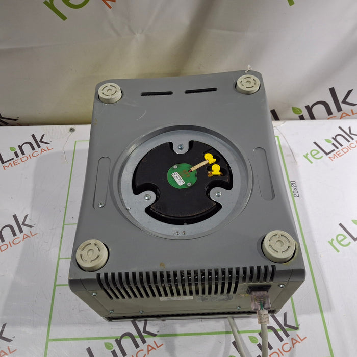 Eppendorf 5702 Bench Top Centrifuge