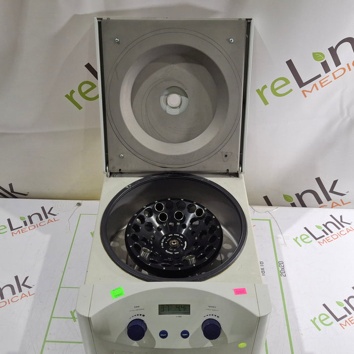 Eppendorf 5702 Bench Top Centrifuge