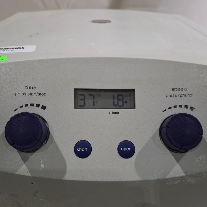 Eppendorf 5702 Bench Top Centrifuge