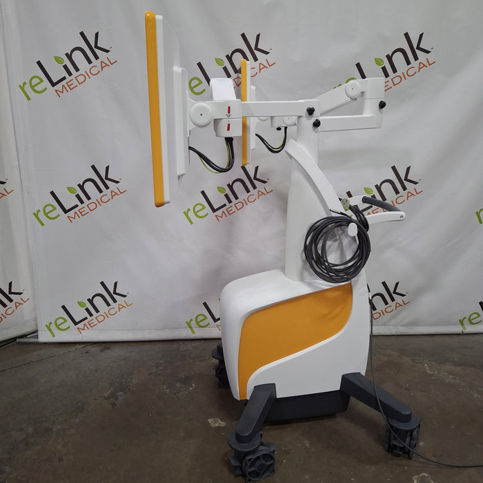 Brainlab, Inc. Curve Dual Display Curve Dual Display + Camera Cart