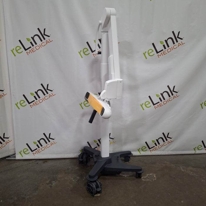 Brainlab, Inc. Curve Dual Display Curve Dual Display + Camera Cart