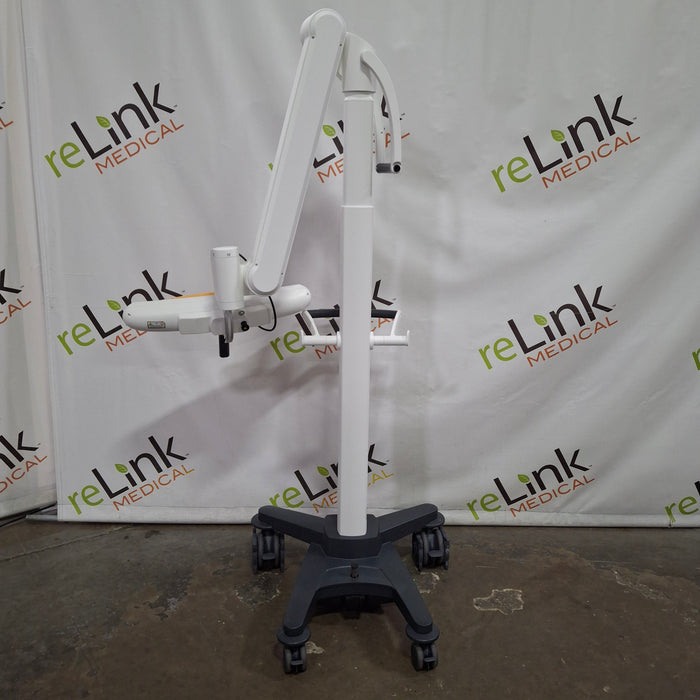 Brainlab, Inc. Curve Dual Display Curve Dual Display + Camera Cart