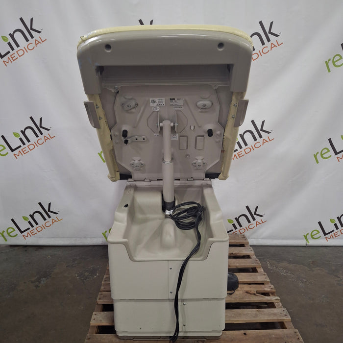 Midmark 223 Hi-Lo Power Barrier Free Procedure Exam Table