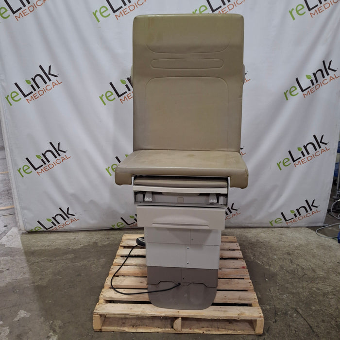 Midmark 222 Procedure Chair