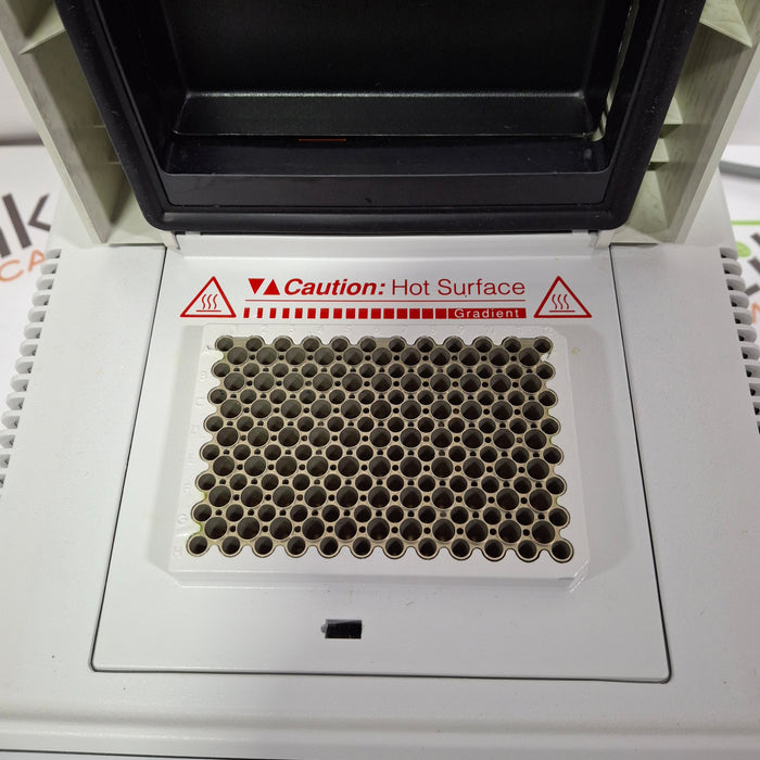 Eppendorf Mastercycler    5331 Gradient Thermal Cycler