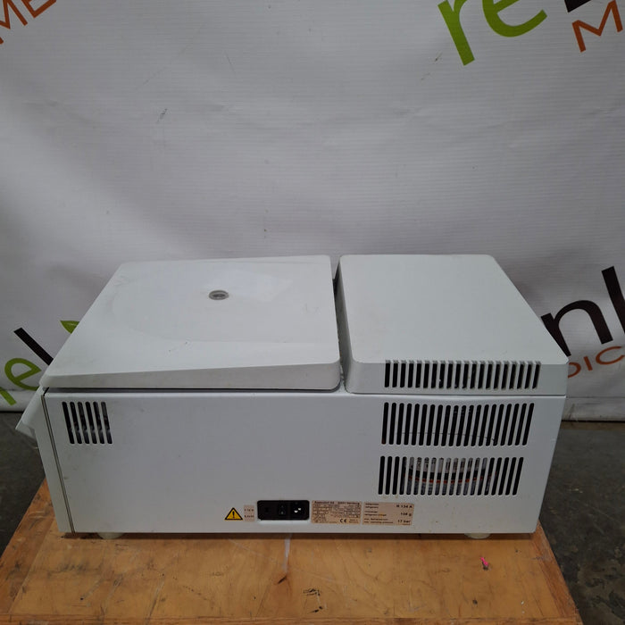 Eppendorf 5417R Centrifuge
