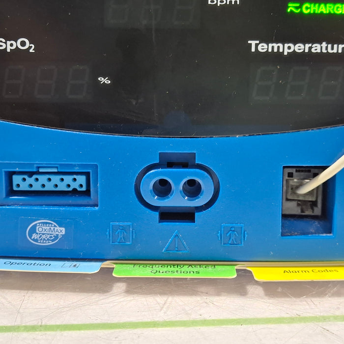 GE Healthcare Dinamap V100 - NIBP, SpO2, Temp Vital Signs Monitor