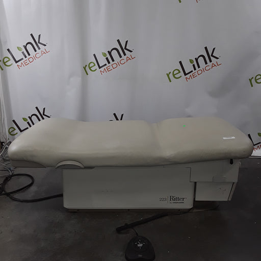 Midmark Midmark 223 Hi-Lo Power Barrier Free Procedure Exam Table  reLink Medical
